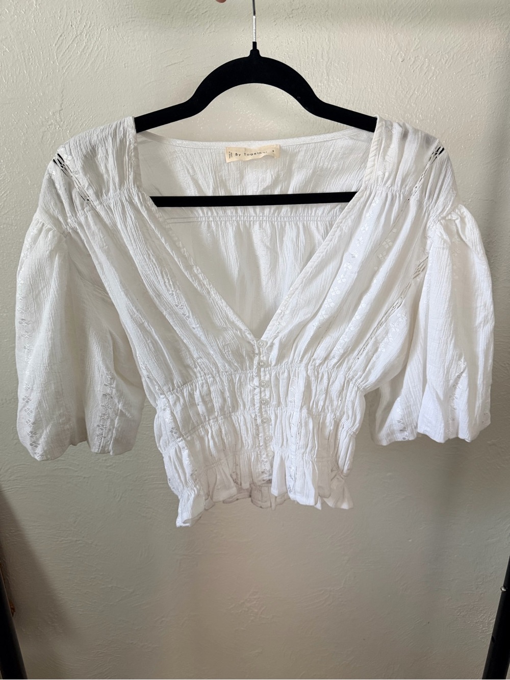 By Together White Textured V-Neck Peasant Top Size Small‎